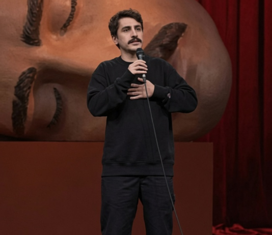 Procurorii turci investighează un show viral de stand-up. Comediantul reținut pe aeroport